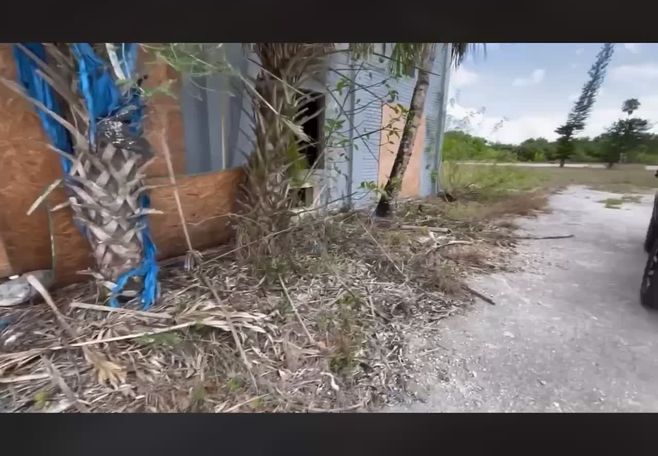 Abandoned Building on Union Road, Marco Island