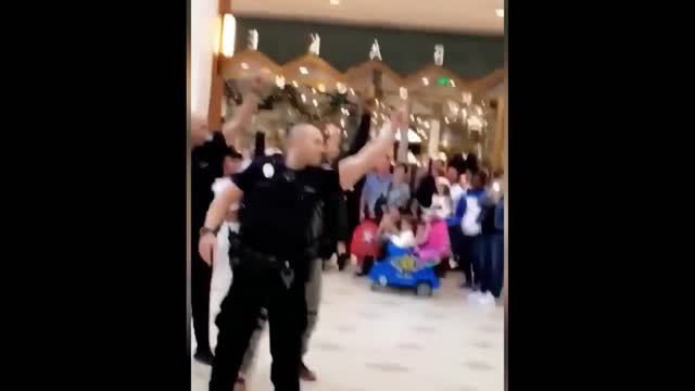 Miami Cops Stop Dancers in Mall, Then this happend