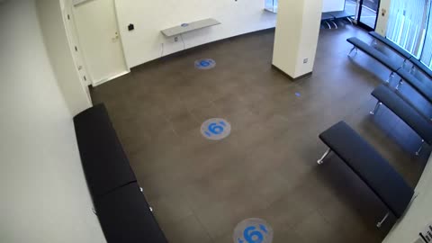 8030FCOB01128BadgingWaitingArea_2021-01-06_13h20min00s893ms.mp4