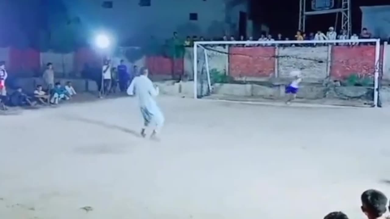 See this foot bowler