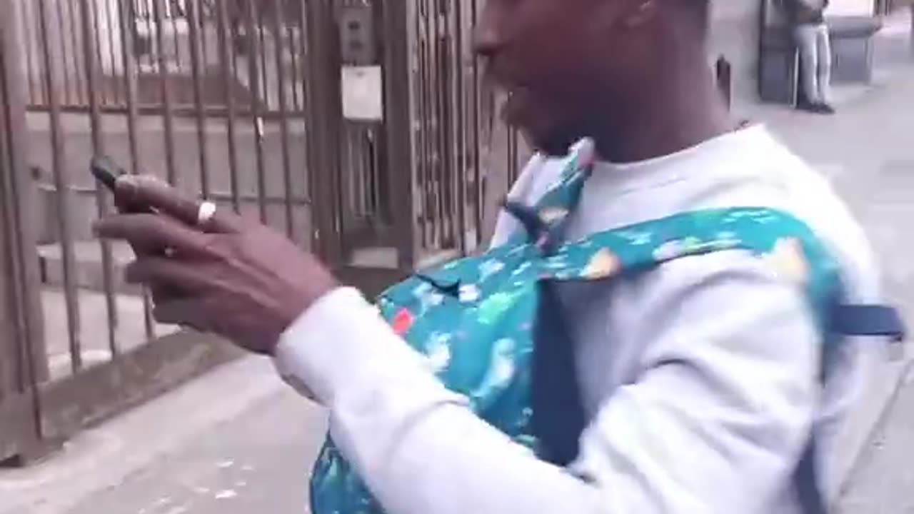 ⚠️Dublin, Ireland🇮🇪 African Migrant gets caught Urinating in Public.