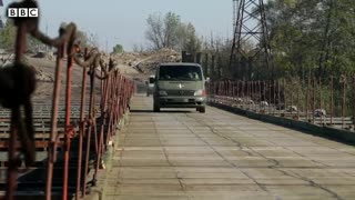 Ukrainian troops under close gunfire in newly liberated village