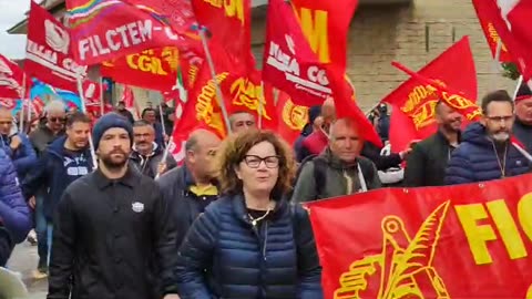 Priolo, in centinaia in corteo per il polo industriale