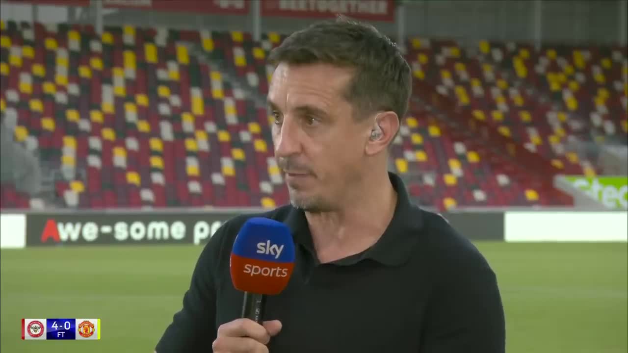 Look at me when I'm talking to you- 😳 - Neville & Redknapp get HEATED!