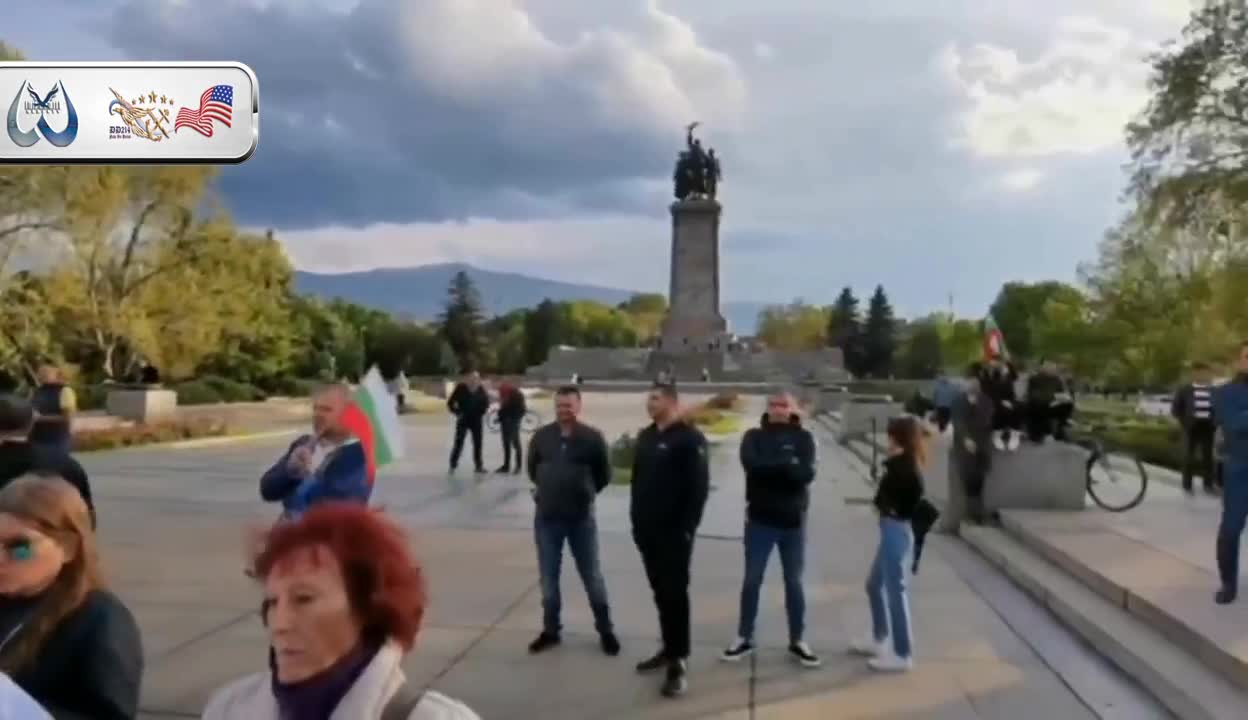In Bulgaria, people with Ukrainian flags tried to break through to the monument to the Soviet Army