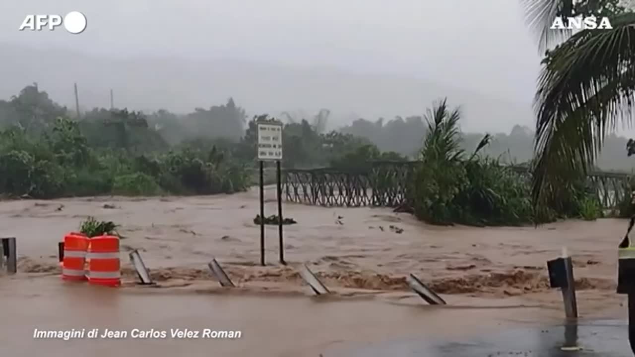 Porto Rico: uragano Fiona distrugge un ponte