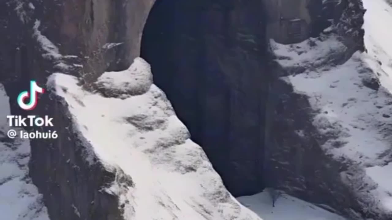 NOTHING TO SEE HERE - GATE IN ANTARCTICA