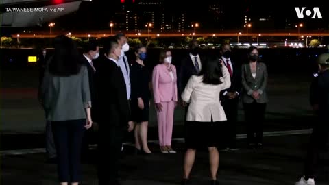 Pelosi Steps Off Plane for Landmark Taiwan Visit