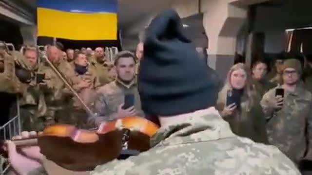 The military man is playing the national anthem of Ukraine on the violin 🇺🇦