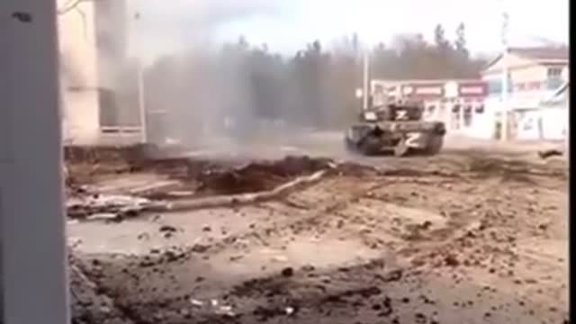 A battle between unseen Ukrainian forces and Russian tank T-72 in volnovakha,Ukraine