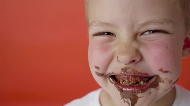 hands dirty eating cute