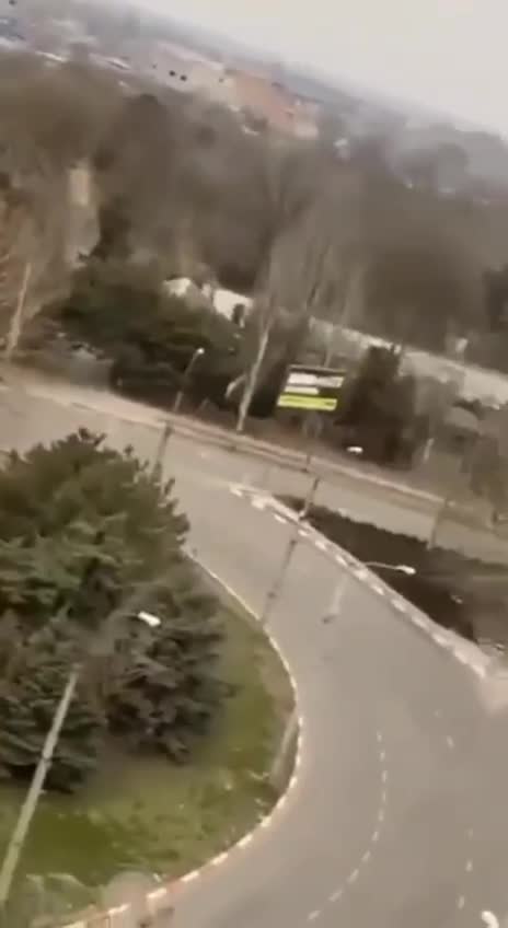 Russian vehicles are reportedly entering Kherson