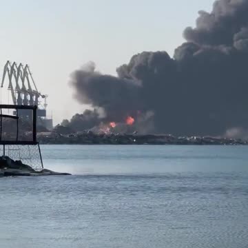 Urgent... Ukrainian army destroys Russian naval ship Orsk in Berdyansk