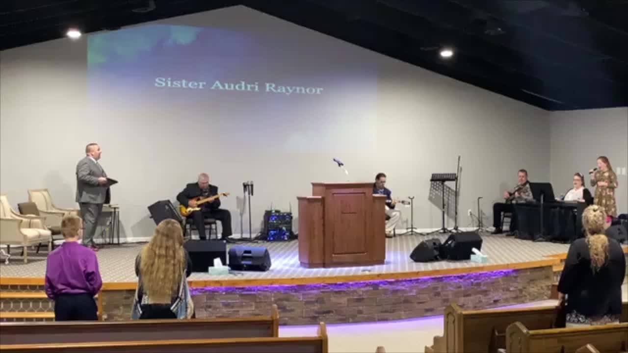 Audri Raynor singing "Confidence"