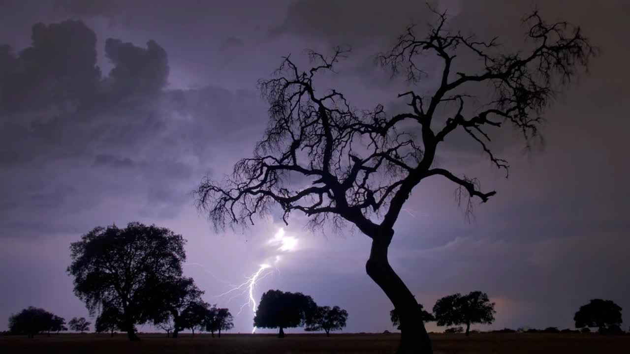 Relax rain with a thunderstorm .son