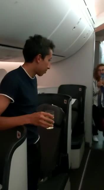 Video: El emotivo momento que vivió Egan Bernal en su llegada a Colombia