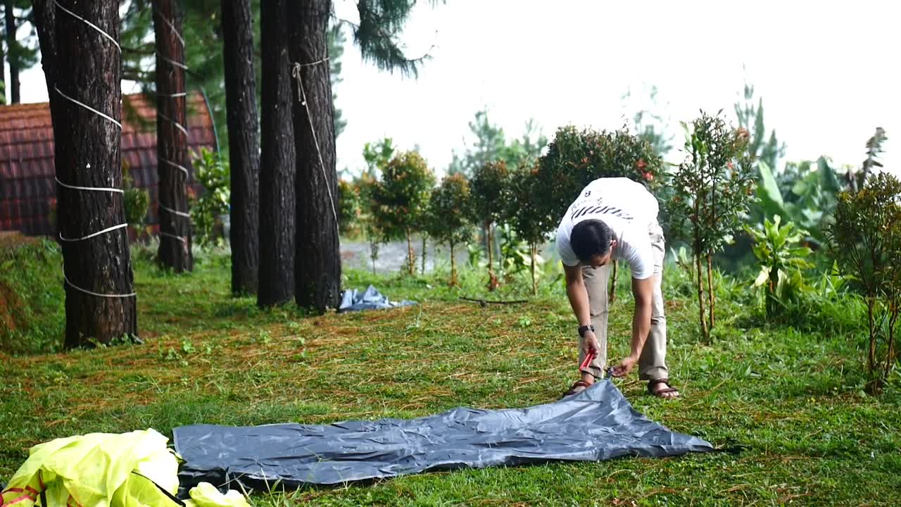 SOLO CAMPING - BERKEMAH DI SAAT HUJAN DAN MENIKMATI SECANGKIR KOPI. ASMR-10