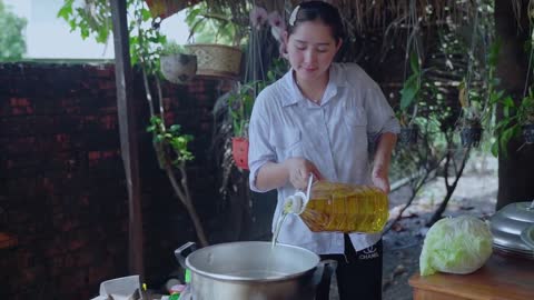 Amazing Chicken Roasted Eating Chili Sauce Cooking