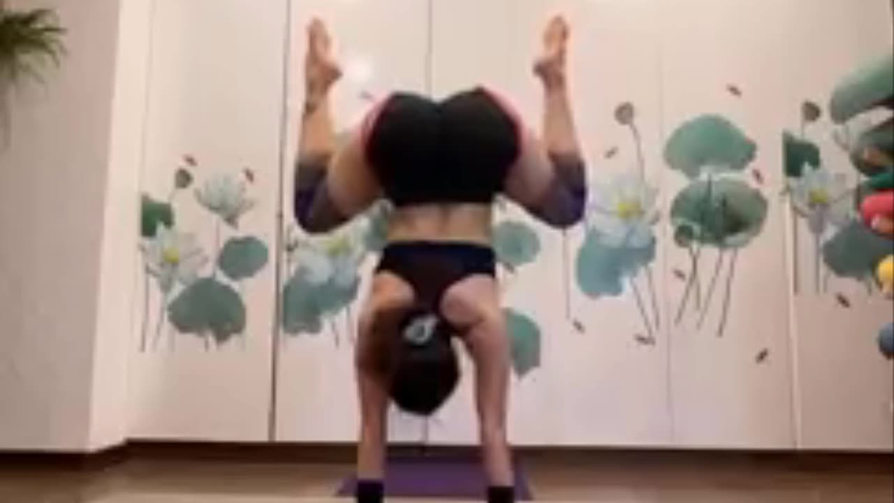 Hanstanding Pose - LidiYoga