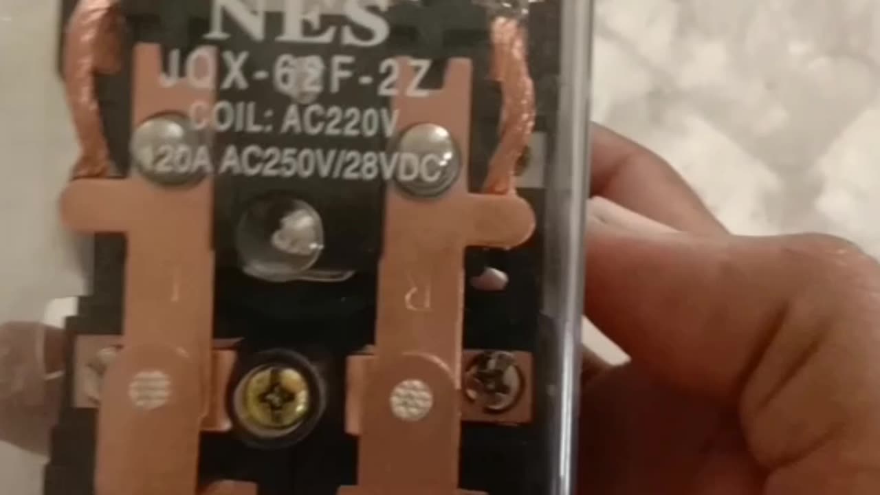 Automatic changeover relay