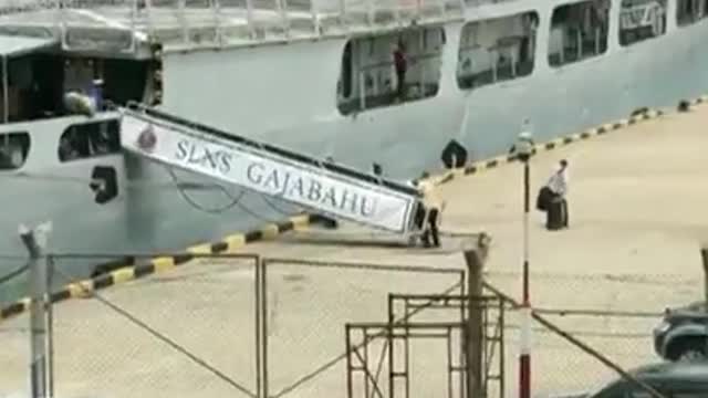 Power of the people: Sri Lanka´s government fleeing aboard of a NAVY vessel