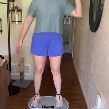 MERACH Vibration Plate Exercise Machine, Whole Body Workout Equipment for Women.
