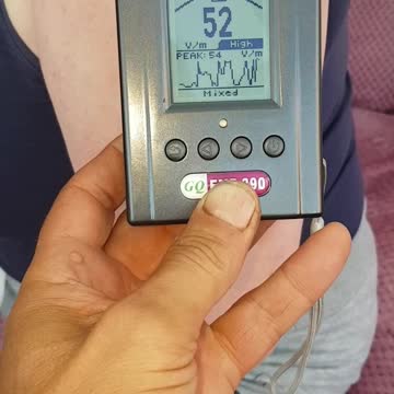 EMF measuring device shows a significant increase near a nurse who has been vaccinated with covid 19