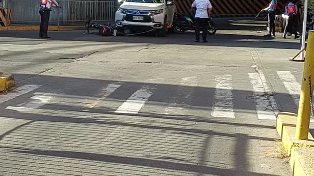 Mall Guards Trying to Stop Escape Vehicle Using Shotguns