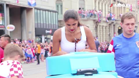 Bivša misica Shanaelle Petty nosila vodu žednim građanima