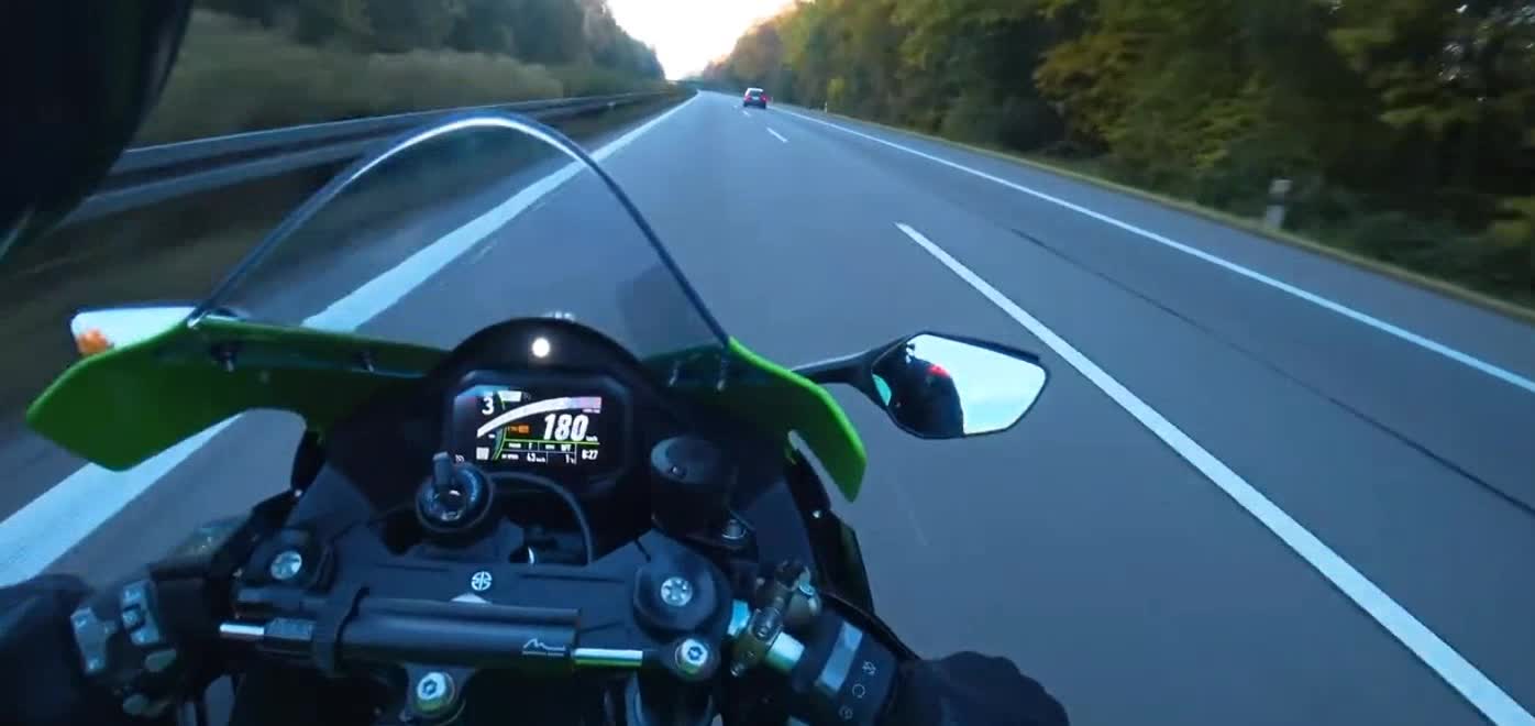 Kawasaki ZX - 10 r Germany does not limit the speed of 299! Super burning!