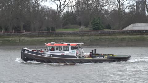 boat | thames | follow | stop | shot | raw 1