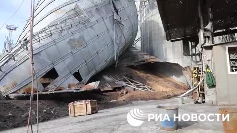 Ukrajinská armáda při ústupu z Mariupolu zapálila tuny obilí - úrodu se nepodařilo zachránit