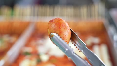 Korean Comfort Food "Tteokbokki"-Spicy Rice Cake! Yummy!