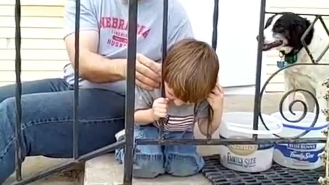 Clever Kid Shows How To Get Yourself Unstuck From Railing | kids| Babies and Kids|