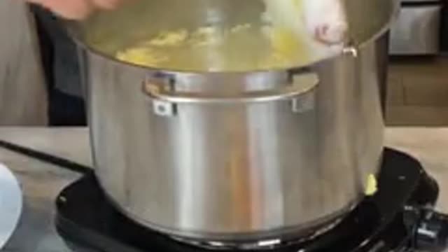When he CUTS OPEN the GLOVE htis BREAKFAST looks INCREDIBLE!
