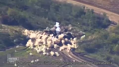 HIMARS destruye con precisión un obús ruso D-30 de 122 mm en el sur de Ucrania durante un combate d