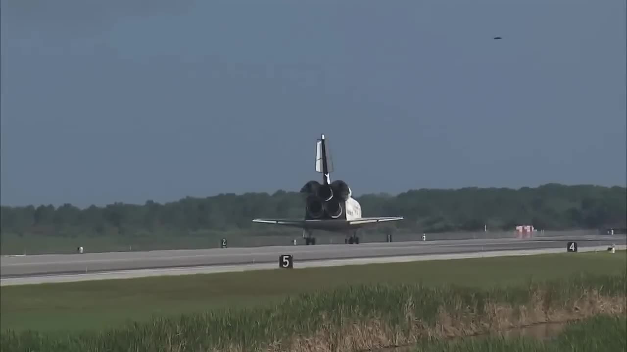 "Welcome Back!" Discovery Lands Safely at Kennedy