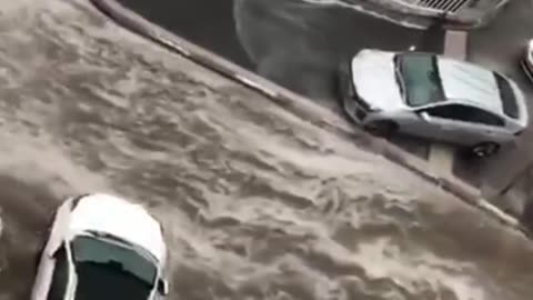 60 seconds of worst floods caught on camera Самые сильные потопы в истории