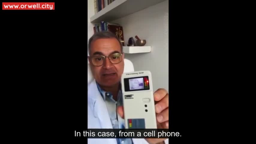 Radiomedicine specialist explains risks of radiation emitted by cell phones