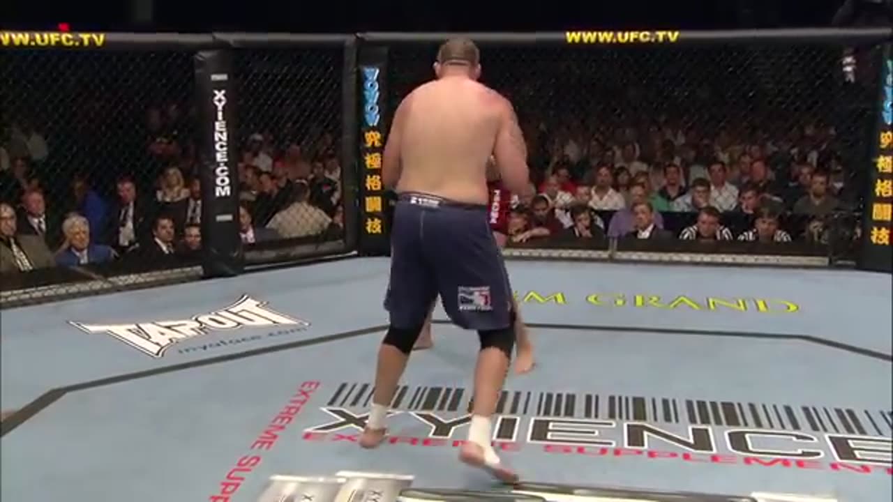 #FUNNY,SCARIEST UFC KNOCKOUTS 😨