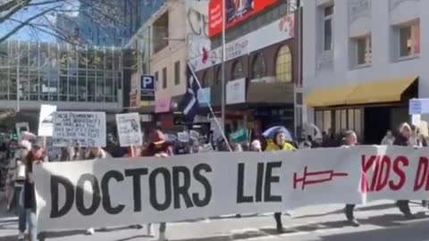 The people of Australia in Melbourne at the protest "Doctors lie ... Save our children" ... !!!