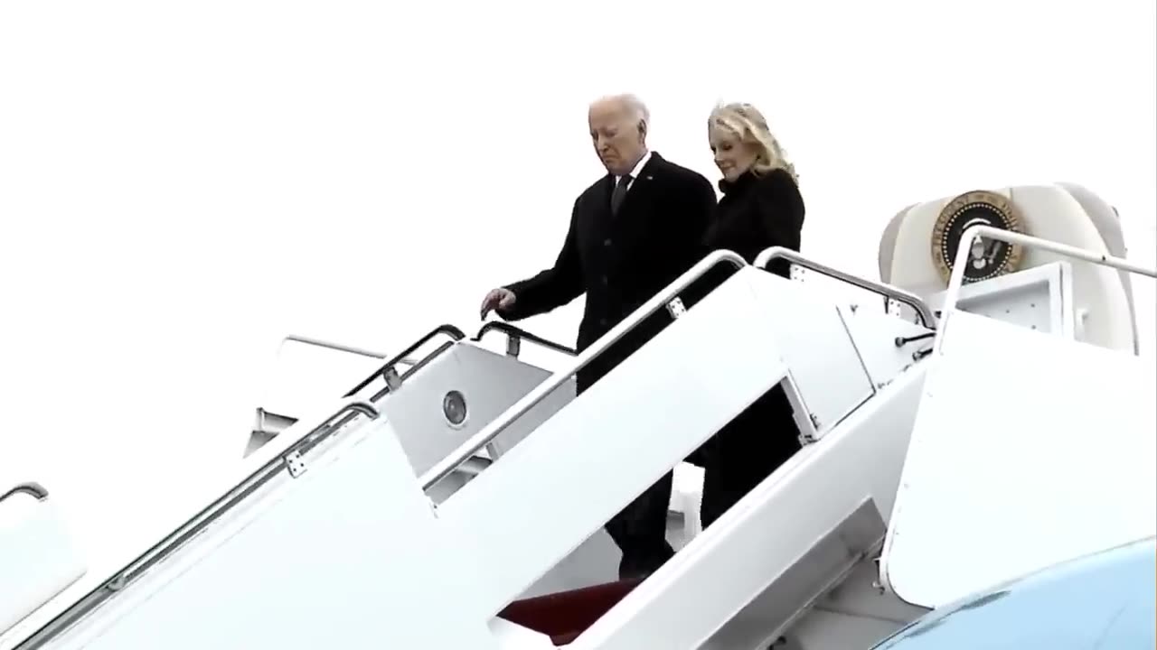 In order to transfer Georgian soldiers with dignity, Biden travels to Dover.