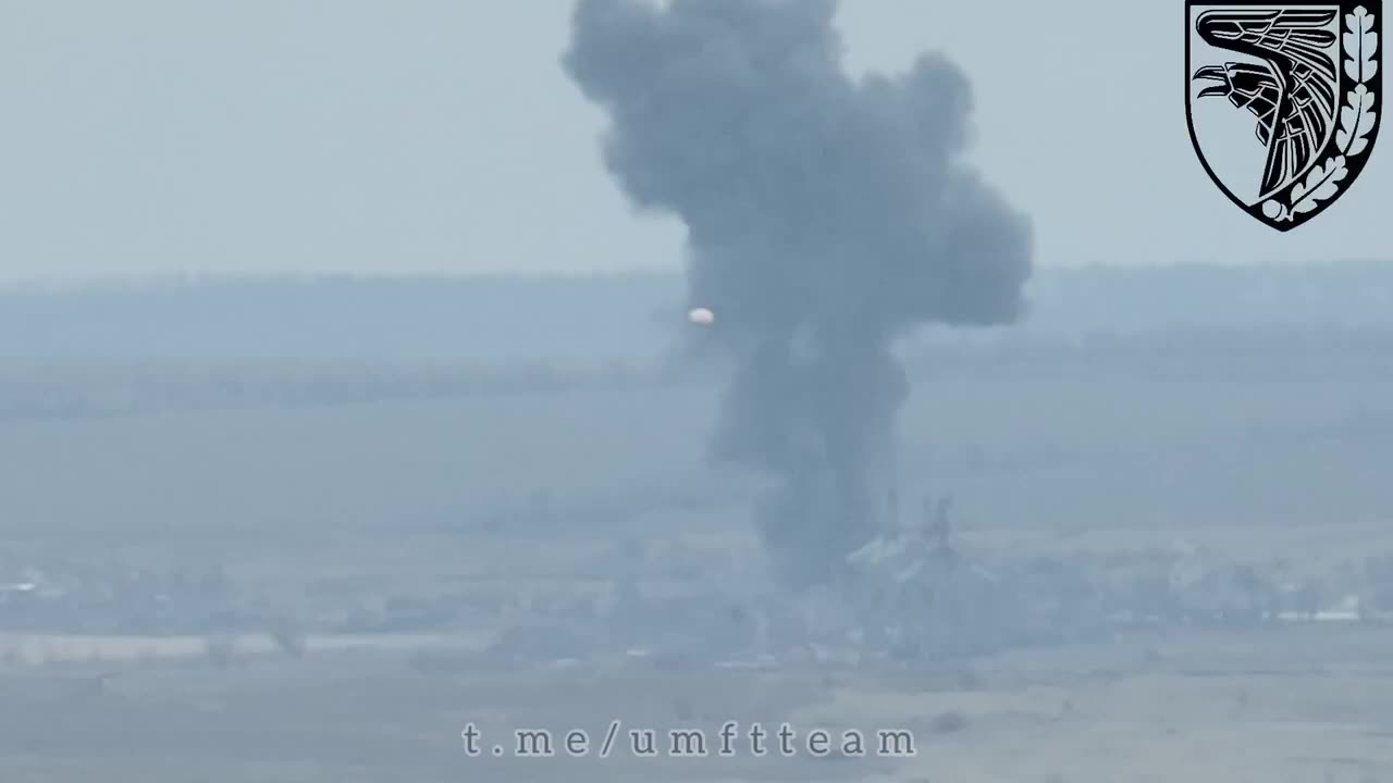 Russian Pilot Bails As His Su25 Crashes into the Ground.