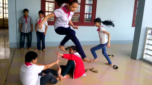 Vietnamese traditional game - Planting flower buds