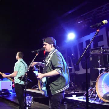 Doozey sings U2 – I Still Haven't Found What I'm Looking For at Maloney's