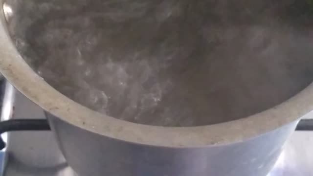 Fervendo a água pro café