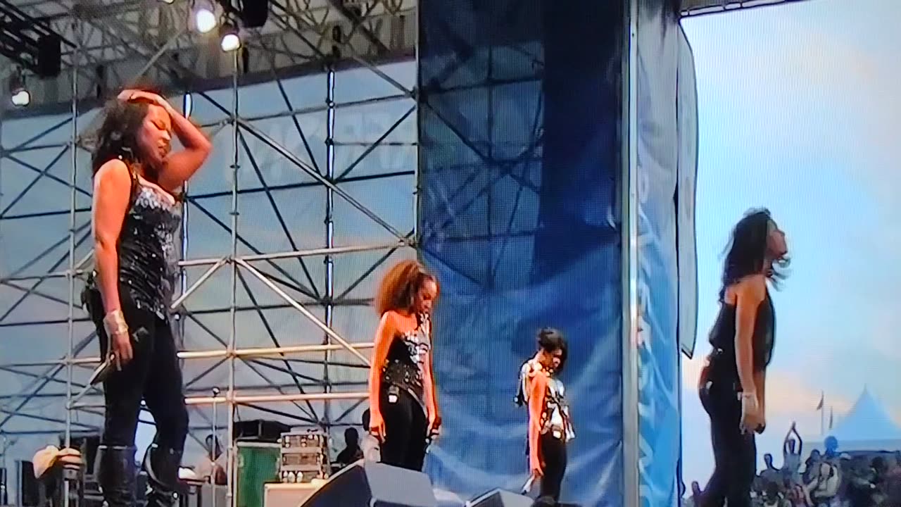 En Vogue 2010 Giving Him Something He Can Feel, Free Your Mind, Don't Let Go Live (Who?Mag TV)