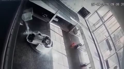 Final Destination at Car Dealership - Women Survived