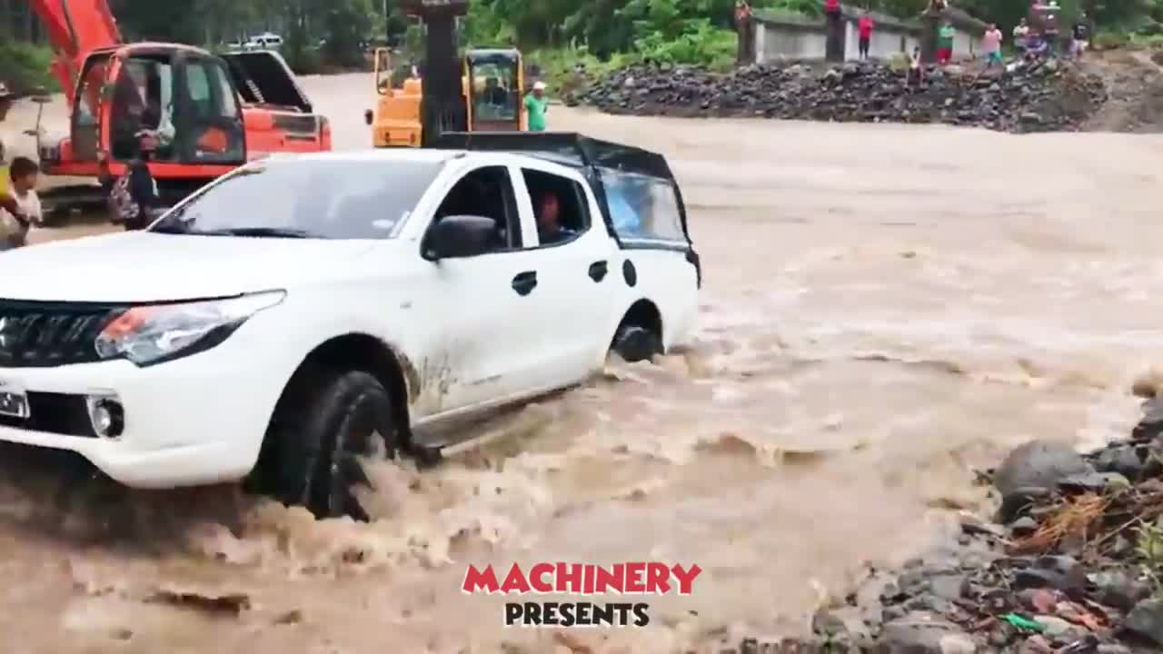 Top 10 Extreme Dangerous Idiots Truck Fails Compilation 2021 ! Crazy Heavy Equipment Drive skills