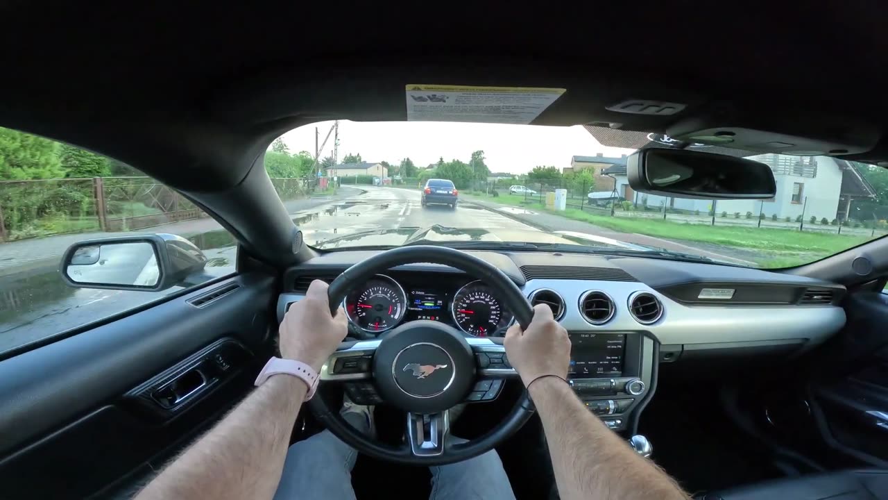 WILD MUSTANG | Ford Mustang GT V8 5.0 450HP ride impressions and acceleration